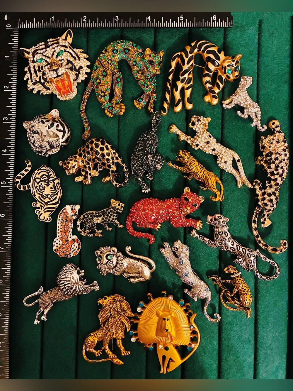 Lot of 21 Big Cat Brooches Pins Lion Tiger Leopard Panther Rhinestone Jewelry